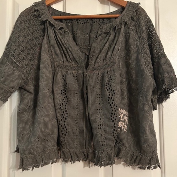 NWT- Magnolia Pearl Gabriella Blouse - Picture 5 of 8